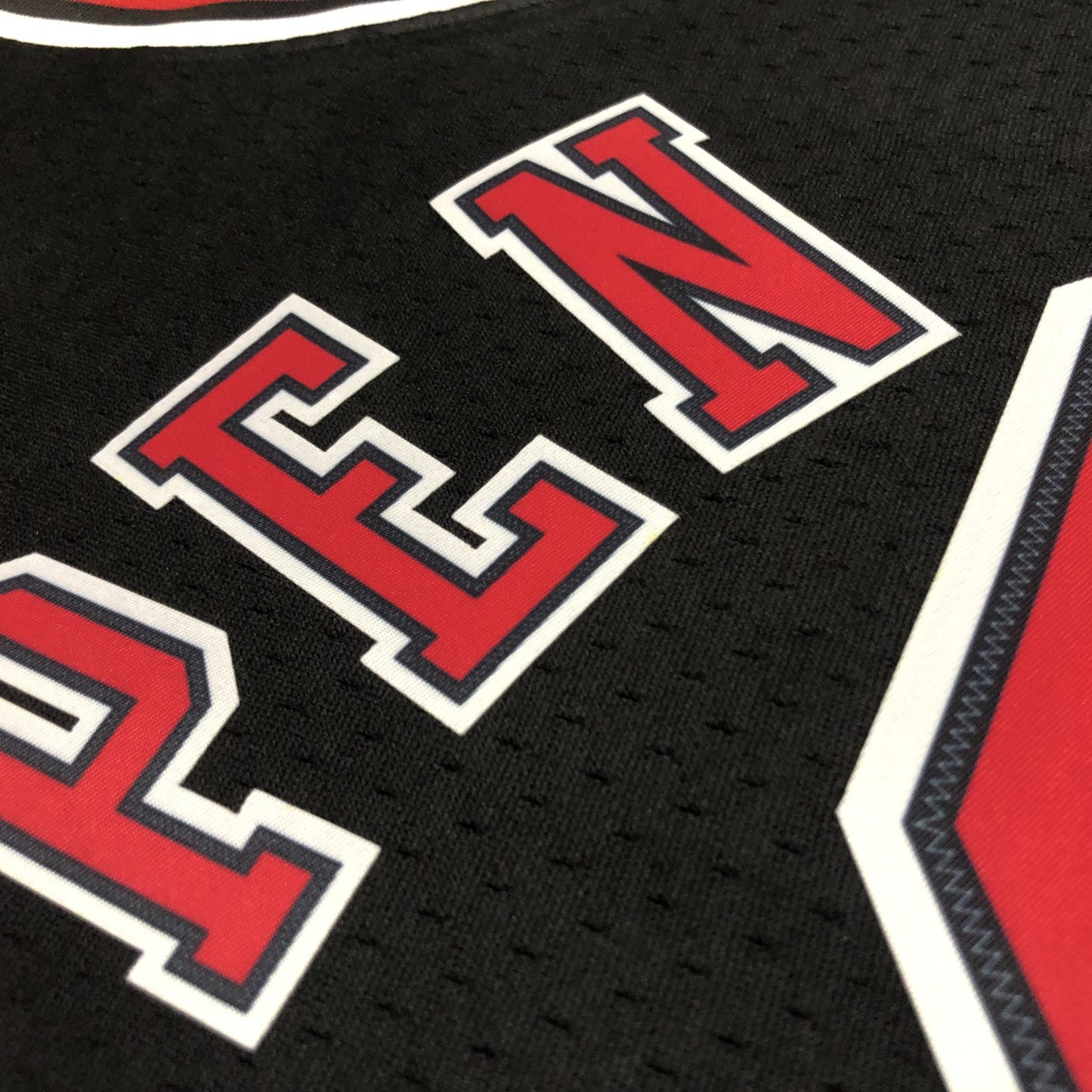 Scottie Pippen 1997/98 Black Swingman