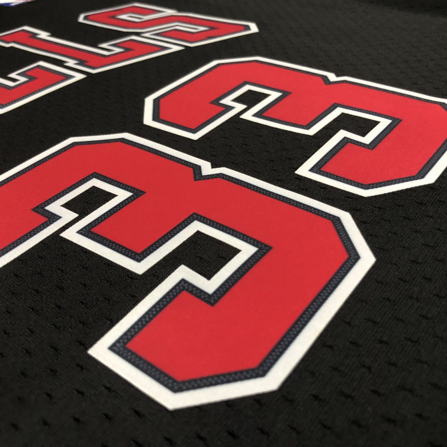 Scottie Pippen 1997/98 Black Swingman